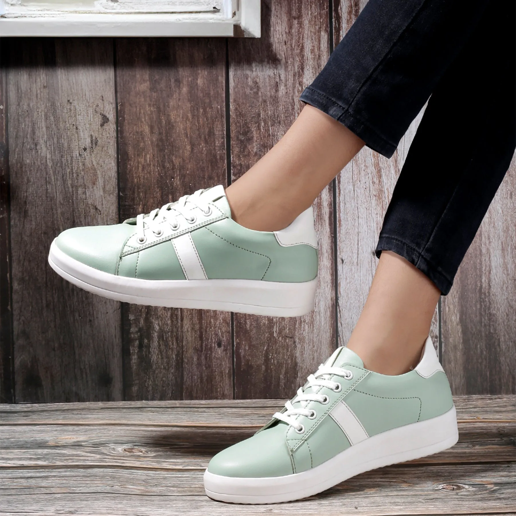 Bxxy Women's Trendy Lace-up Sneakers