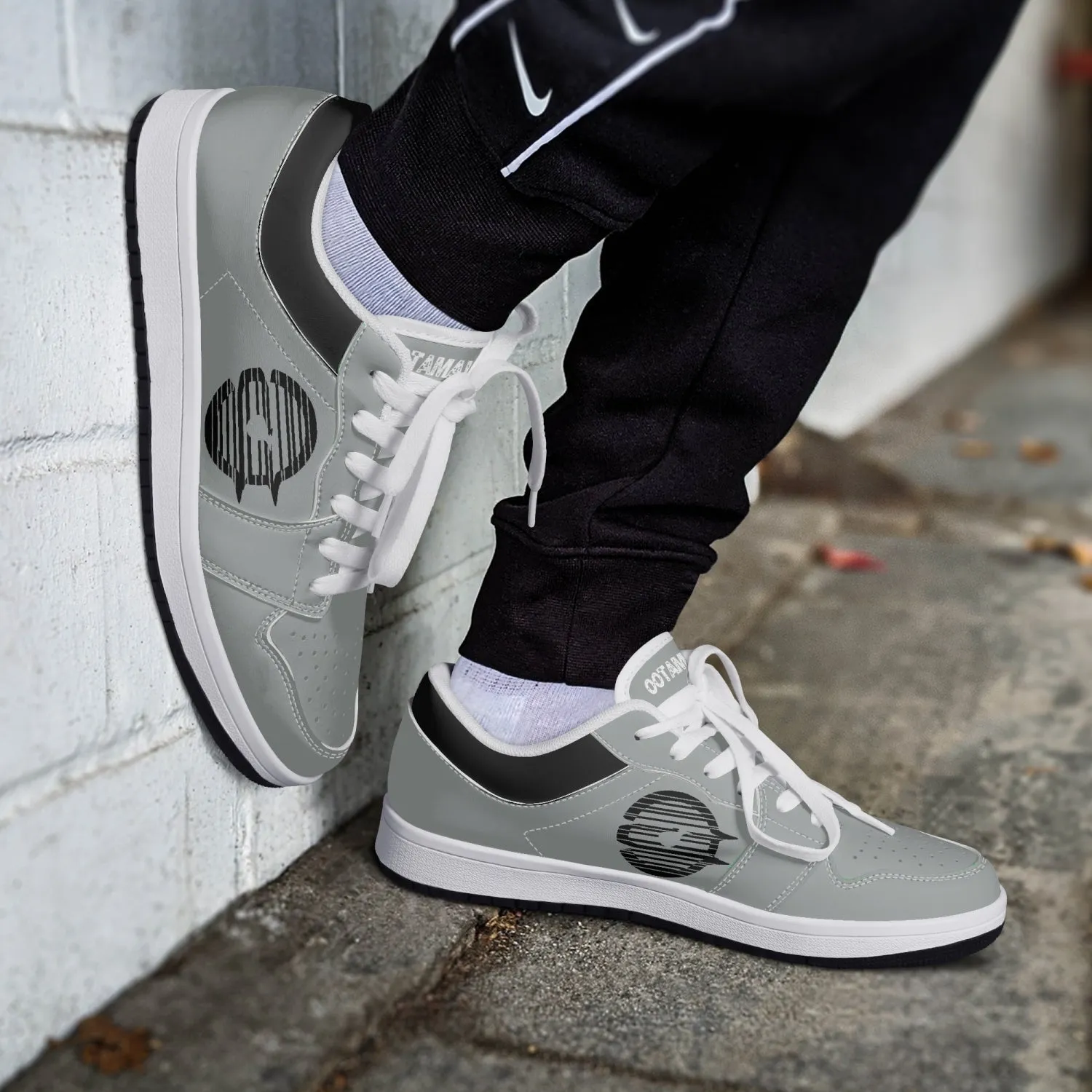 Low-Top Leather Sneakers - Grey/Black