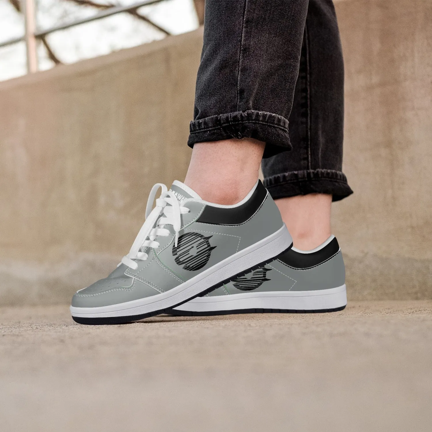 Low-Top Leather Sneakers - Grey/Black