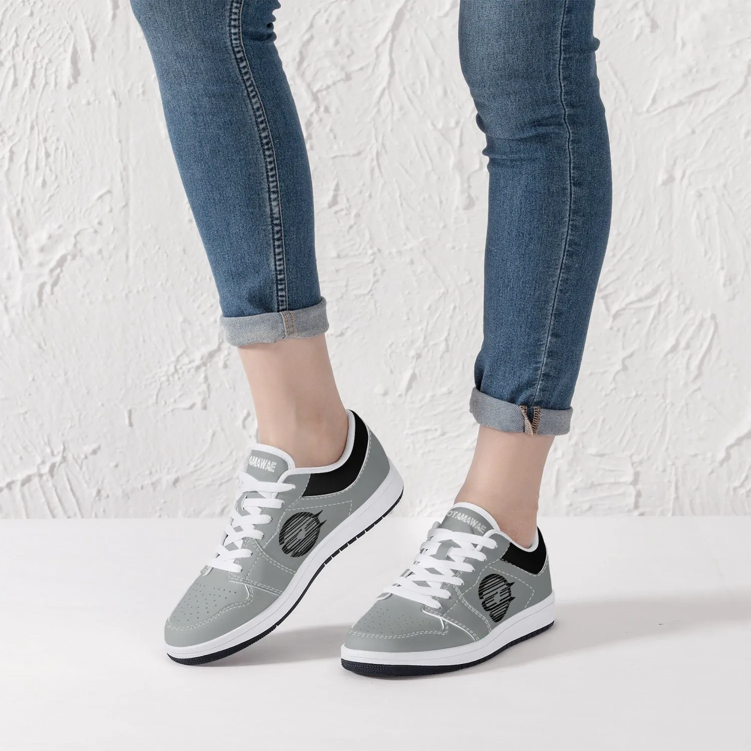 Low-Top Leather Sneakers - Grey/Black