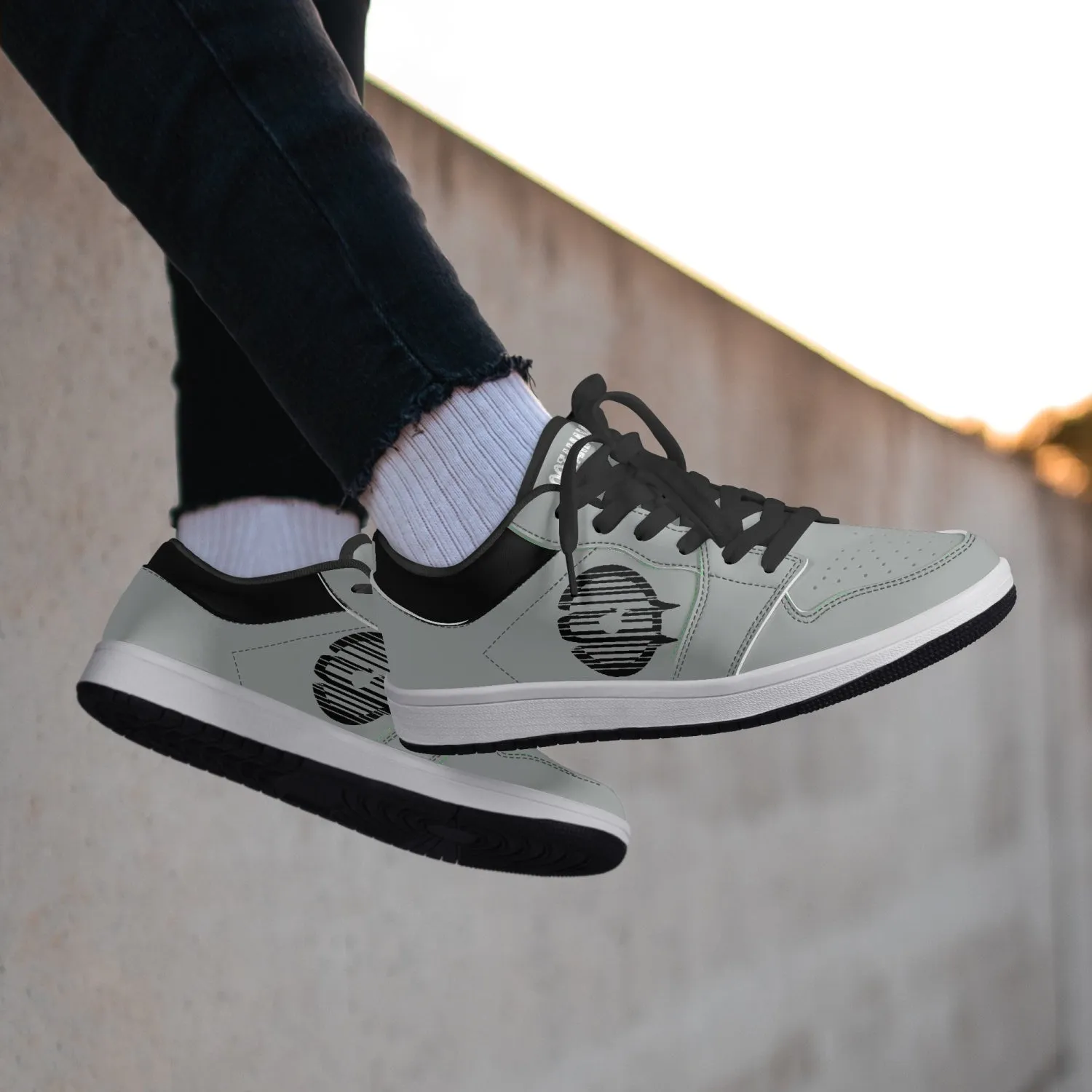 Low-Top Leather Sneakers - Grey/Black