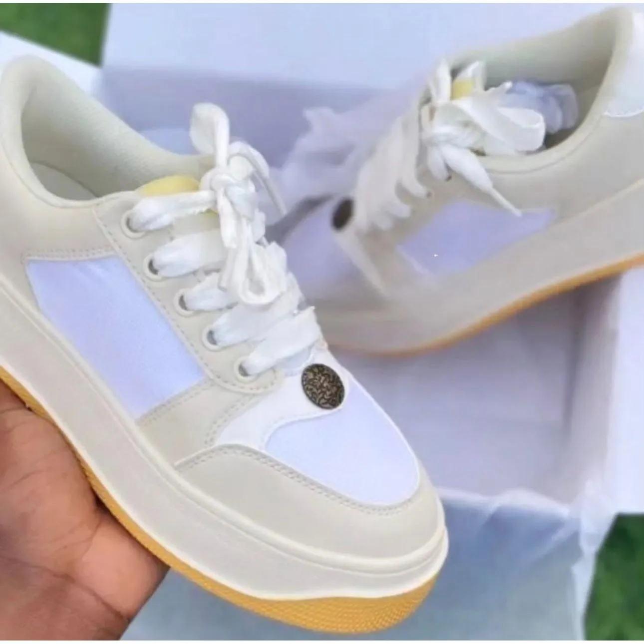 Stylish Casual Unisex Sneakers.